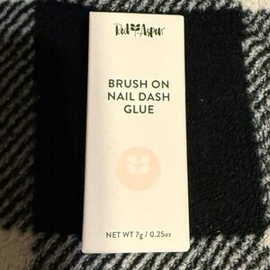 Brush on Nail Dash Glue